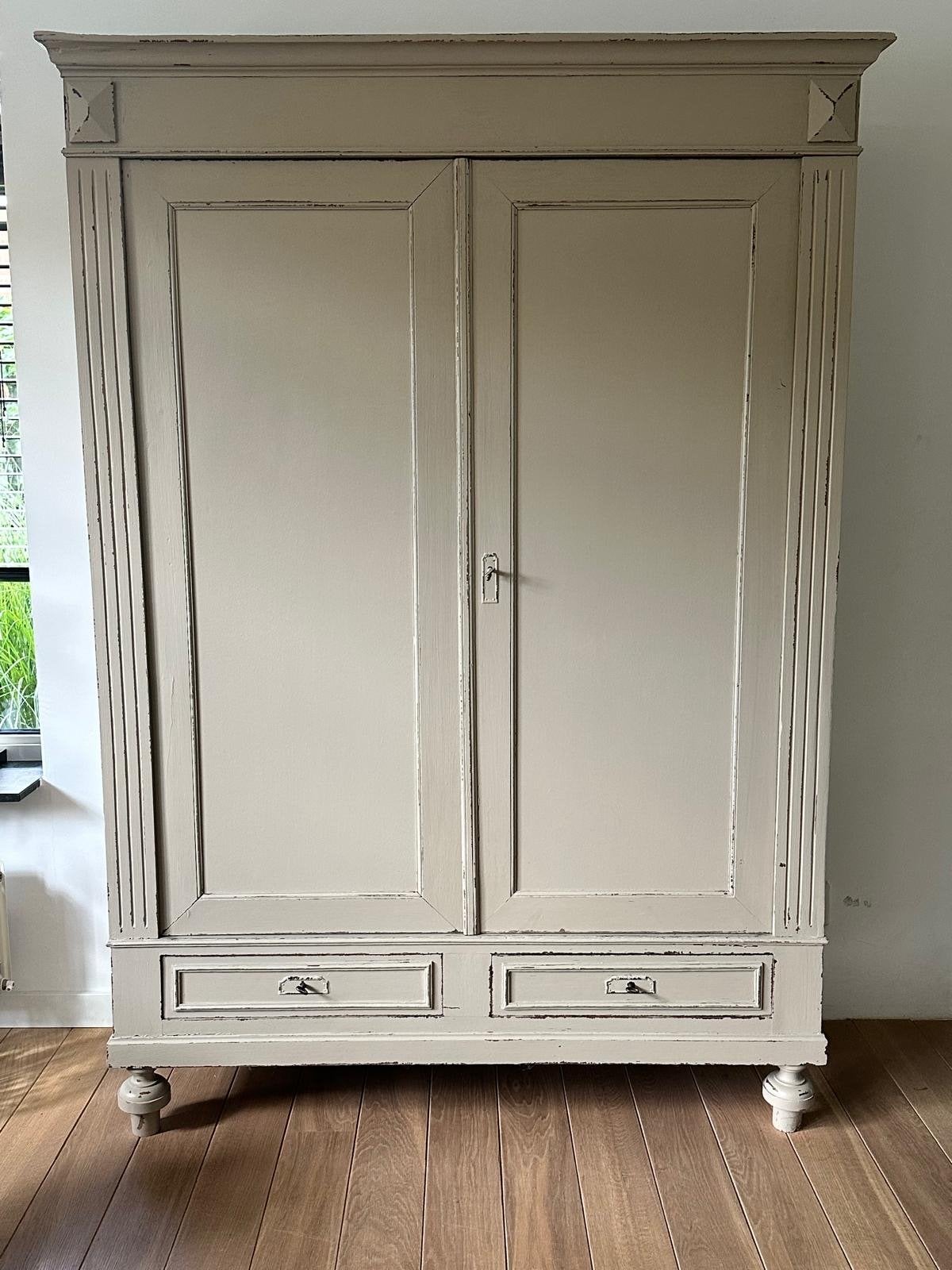 Brocante Kast in Taupe - Veelzijdige Opbergruimte, Antiek en Kunst, Ophalen