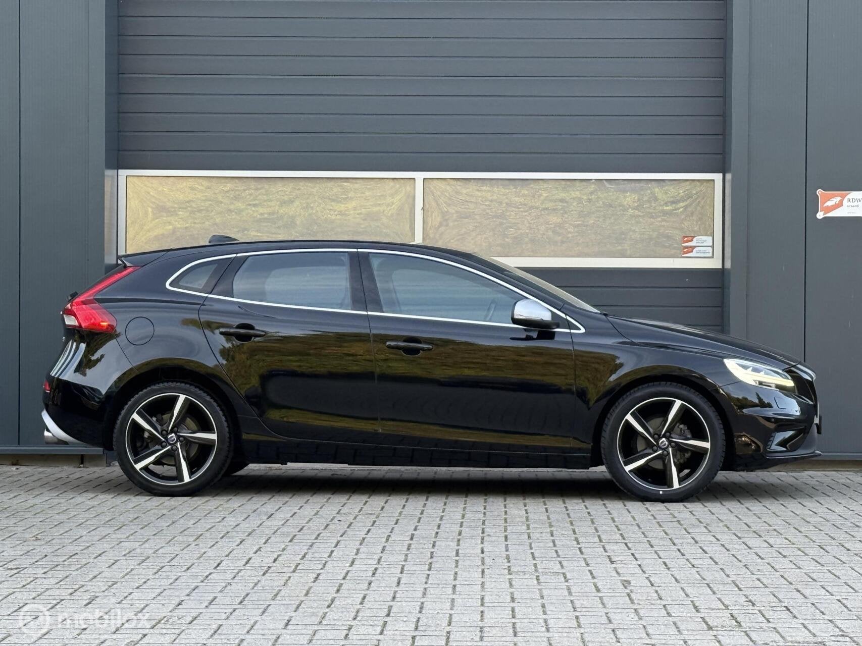 Volvo V40 2.0 D2 R-Design /Thor Hammer LED/ 1op20/ Super KMs, Voorwielaandrijving, Euro 6, 4 cilinders, 1969 cc