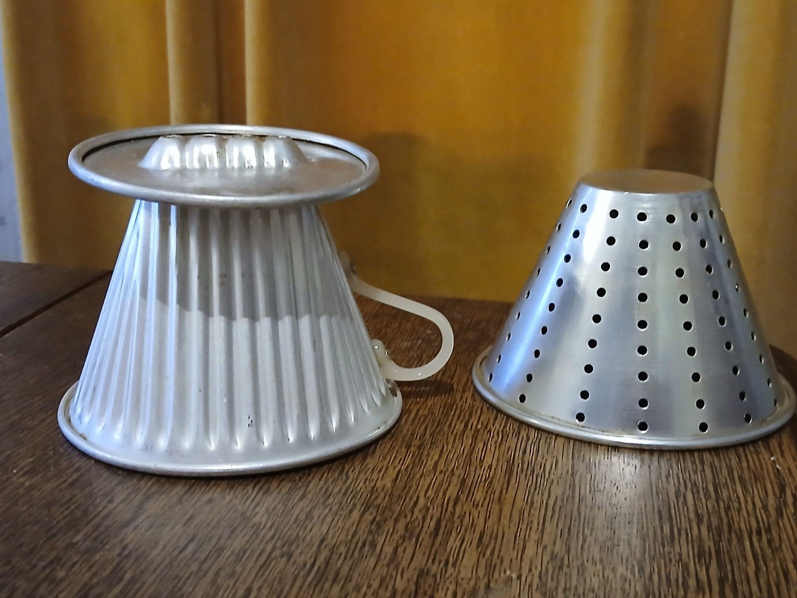MELITTA NR 102  KOFFIEFILTER HOUDER. EN EEN ANDERE., Ophalen of Verzenden, Gebruikt, Gebruiksvoorwerp