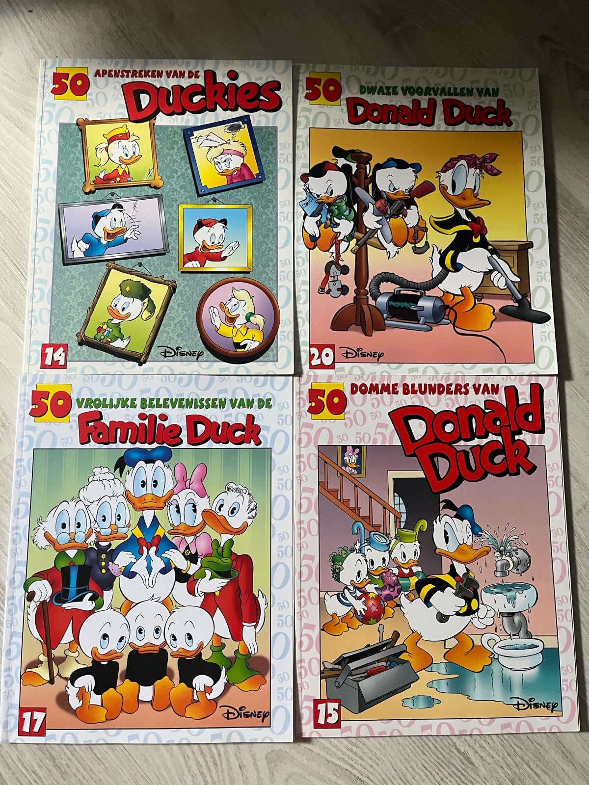 Donald Duck stripboeken - 4 stuks, Meerdere stripboeken, Ophalen of Verzenden, Gelezen