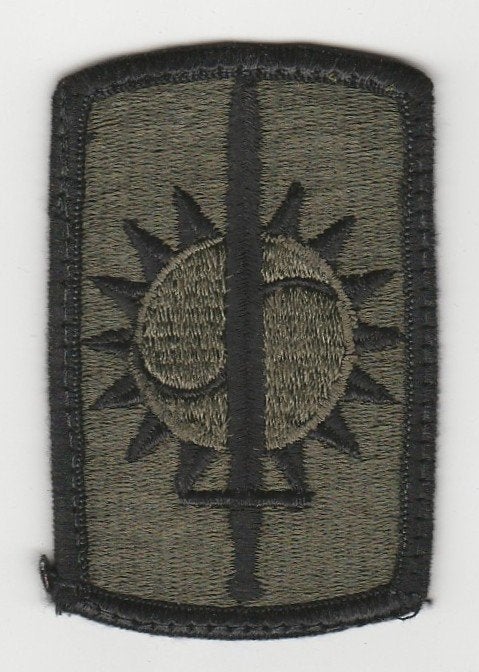Embleem US Army - 8th Military Police Brigade (Gevechtstenue, Verzamelen, Ophalen of Verzenden, Marechaussee, Amerika, Embleem of Badge