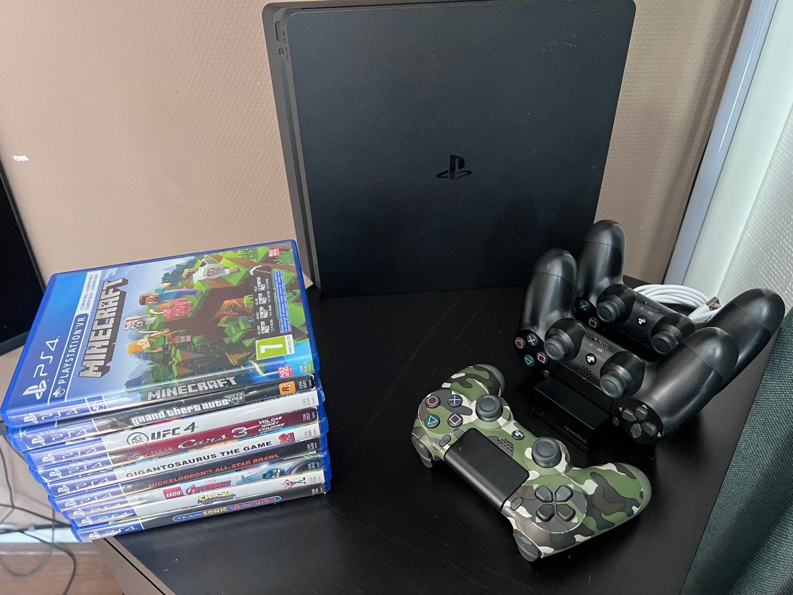 Playstation 4 Slim met 3 controllers en 9 games, Spelcomputers en Games, Spelcomputers | Sony PlayStation 4, Ophalen, Zo goed als nieuw