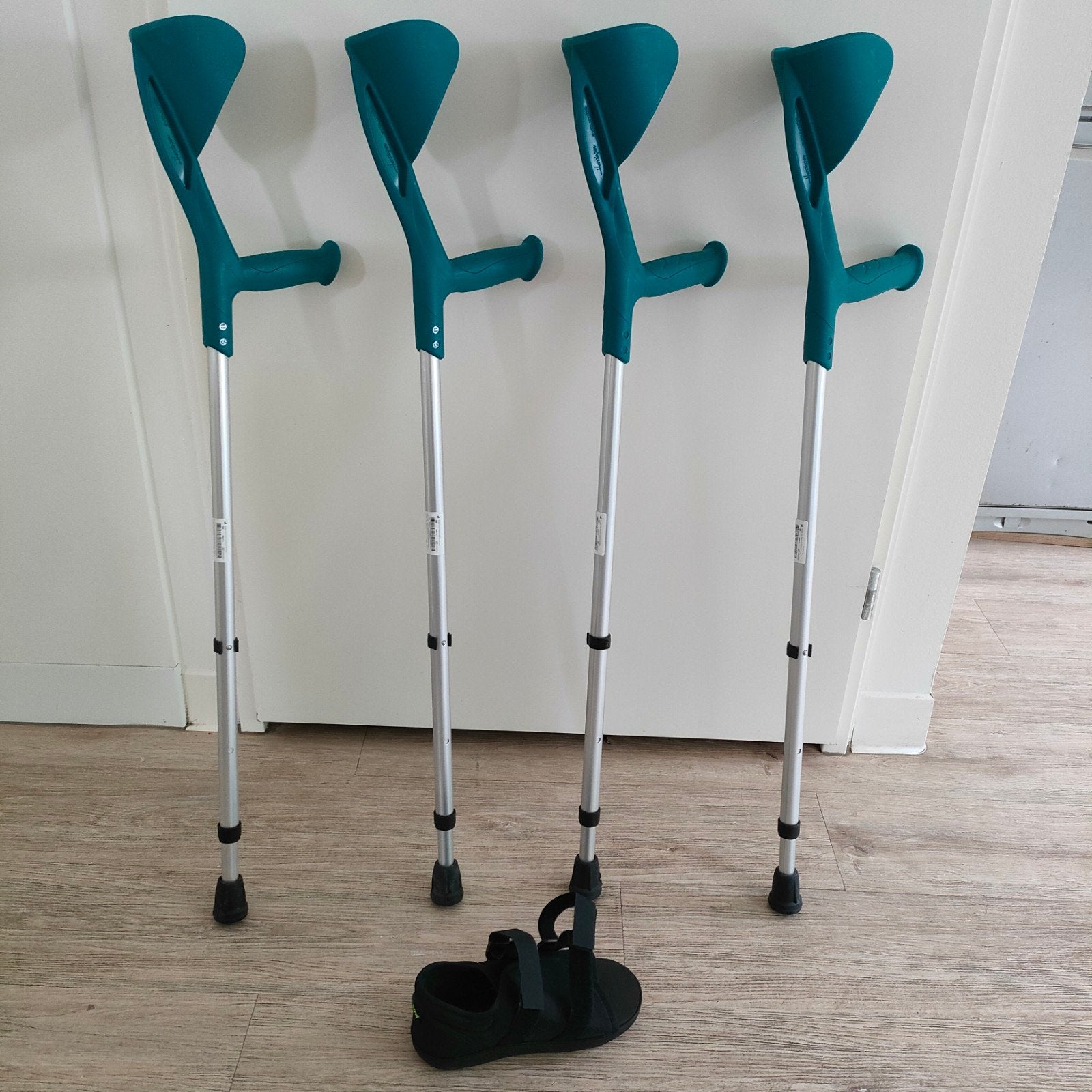 I'm selling orthopedic crutches., Ophalen of Verzenden