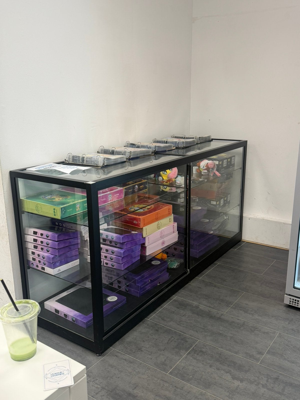 Glazen Vitrine kast, Ophalen, Zo goed als nieuw
