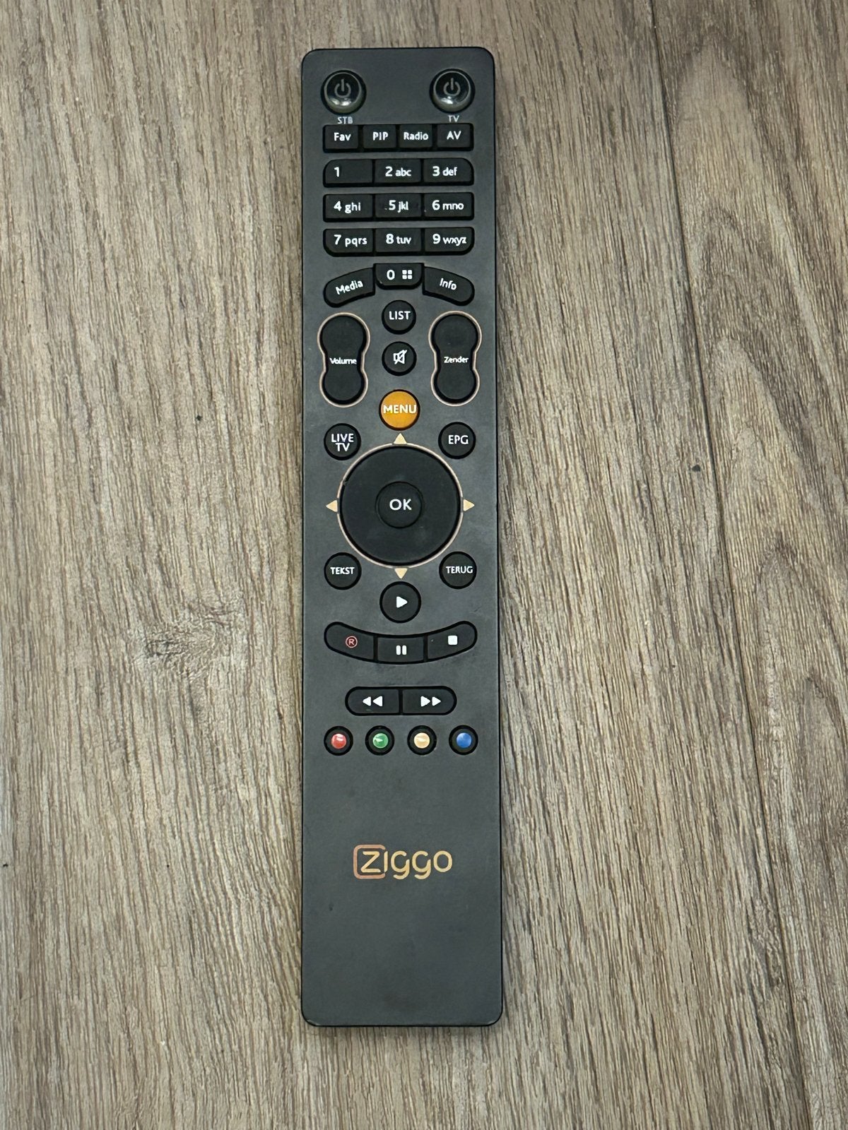 Ziggo Afstandsbediening - Universeel voor TV en Mediabox, Ophalen, Zo goed als nieuw, Universeel, Tv