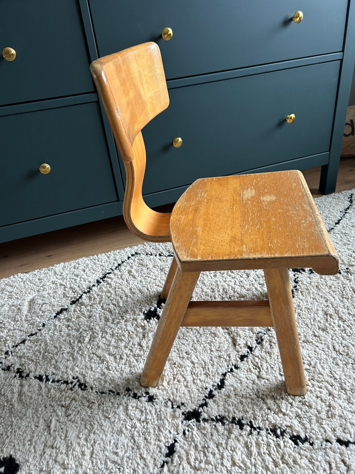 Vintage houten kleuter schoolstoeltje, Kinderen en Baby's, Ophalen of Verzenden, Gebruikt, Stoel(en)