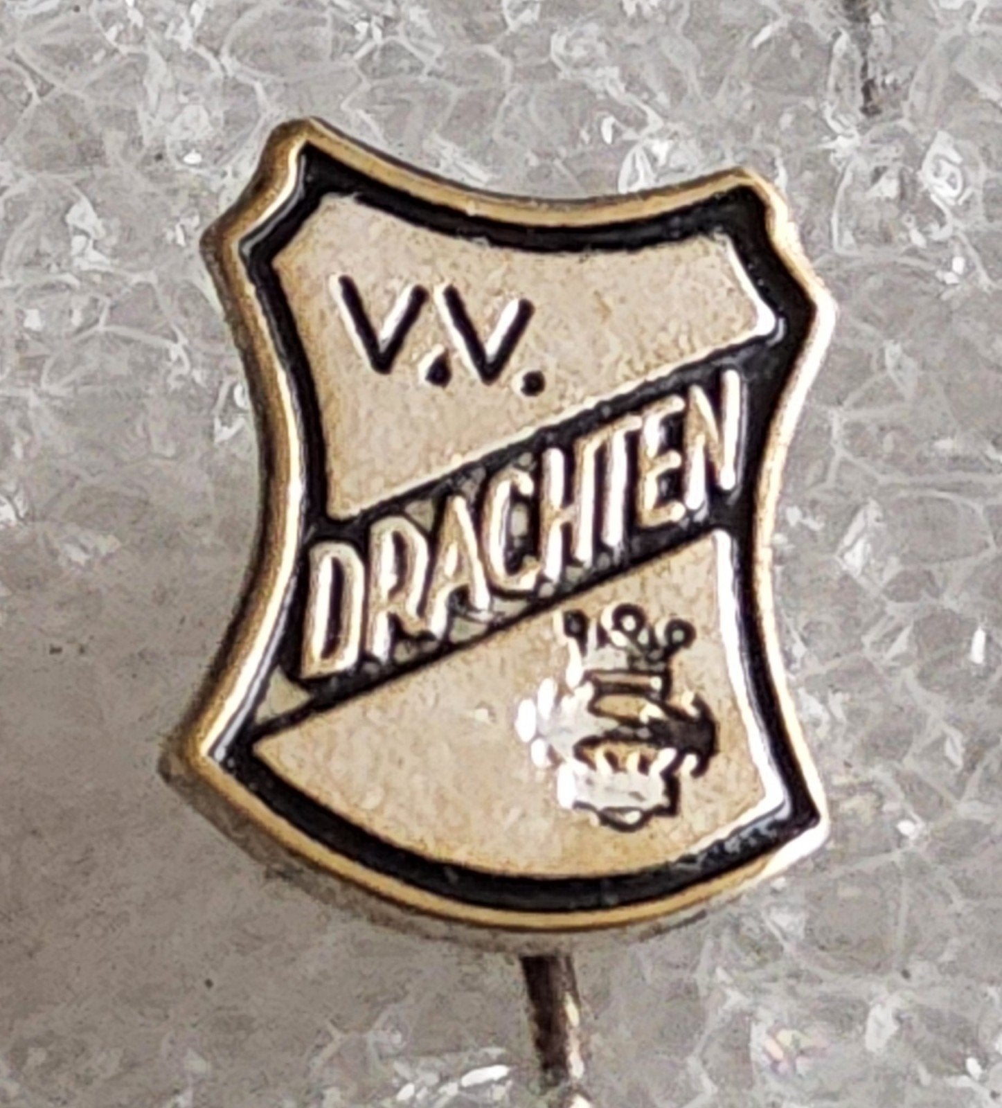 Vintage VV Drachten Speldje - Voetbalclub, Ophalen of Verzenden, Gebruikt, Sport, Speldje of Pin