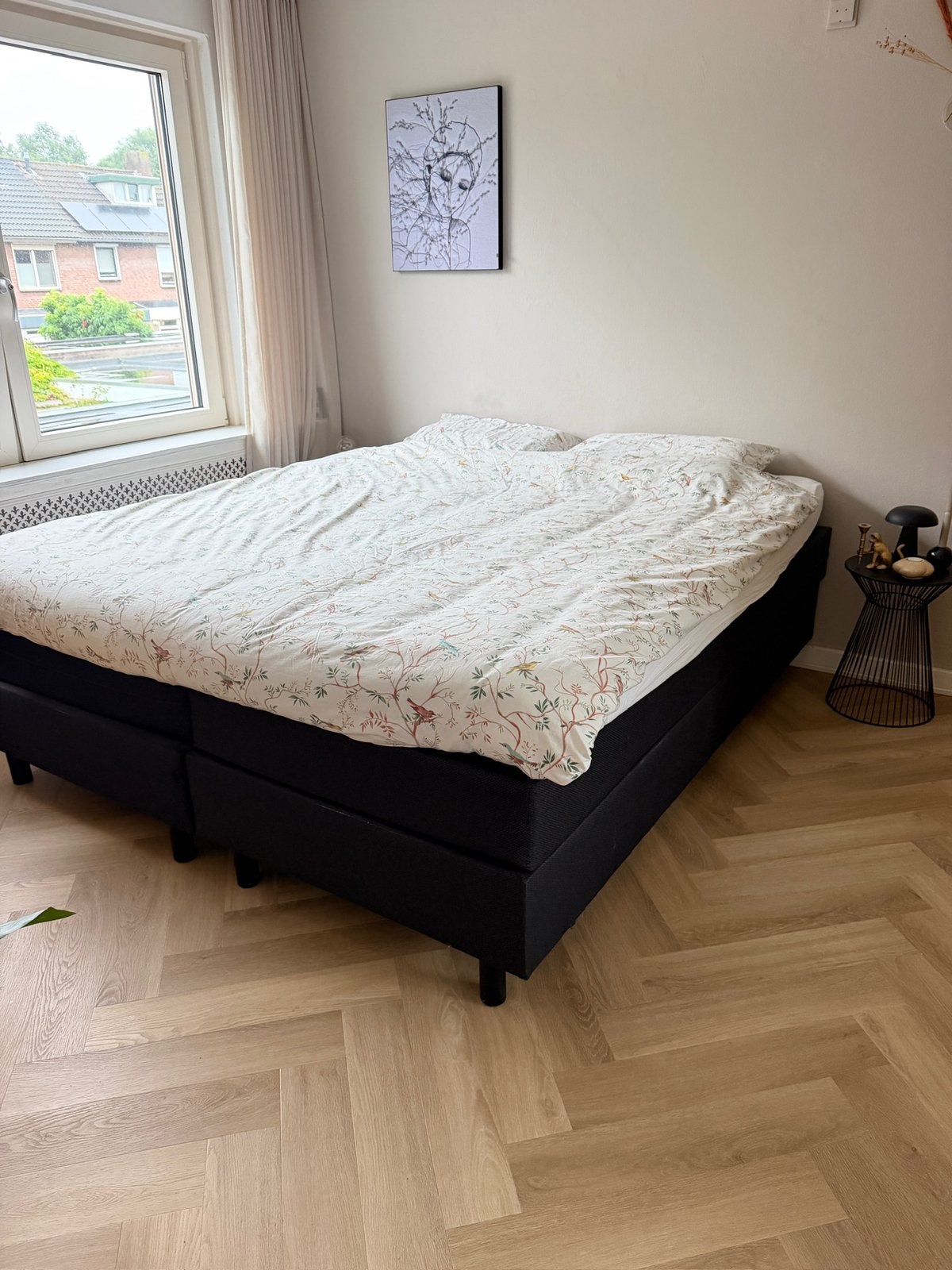 Mooie zwarte boxspring 180x200 met nieuwe topper swiss sense, Gebruikt, Zwart, Swiss sense, Tweepersoons