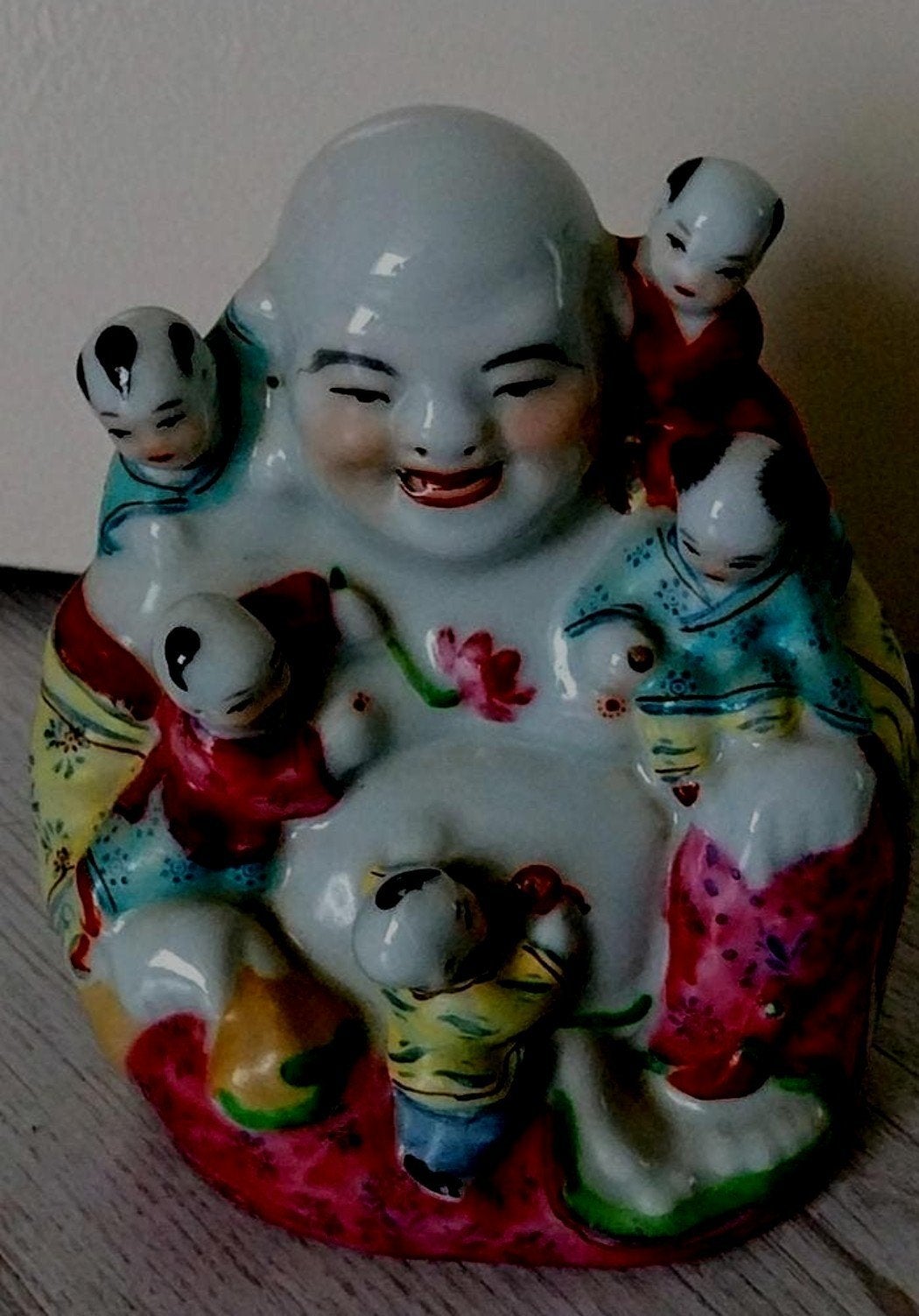 Lachende Boeddha met kinderen - Porseleinen beeldje, Antiek en Kunst, Ophalen of Verzenden