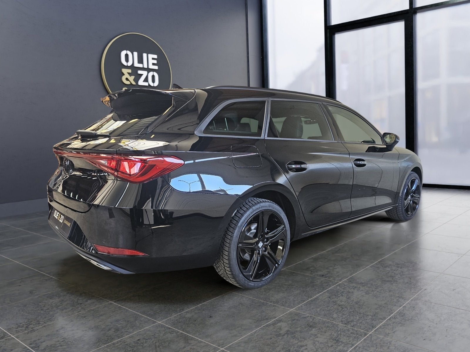 Seat Leon Sportstourer 1.5 TSI e-Hybrid FR Business | All-in, Auto's, Seat, 4 cilinders, Leder en Stof, Zwart, 1700 kg