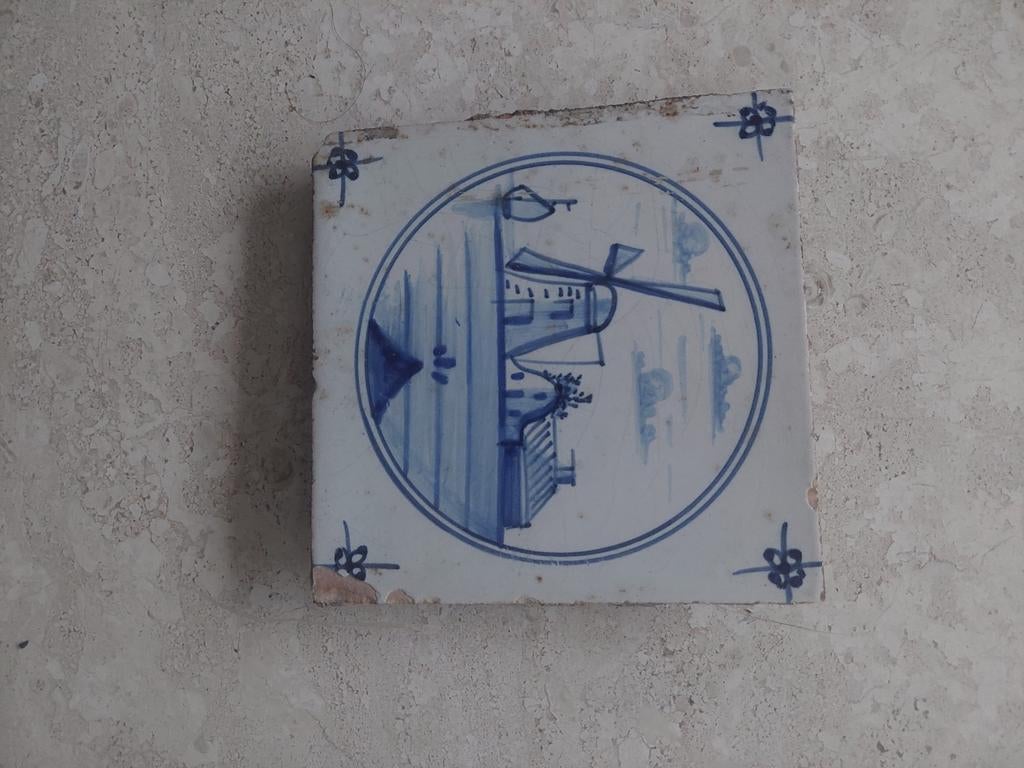 Delfts blauw tegeltje met molen, achterkant beton, Ophalen