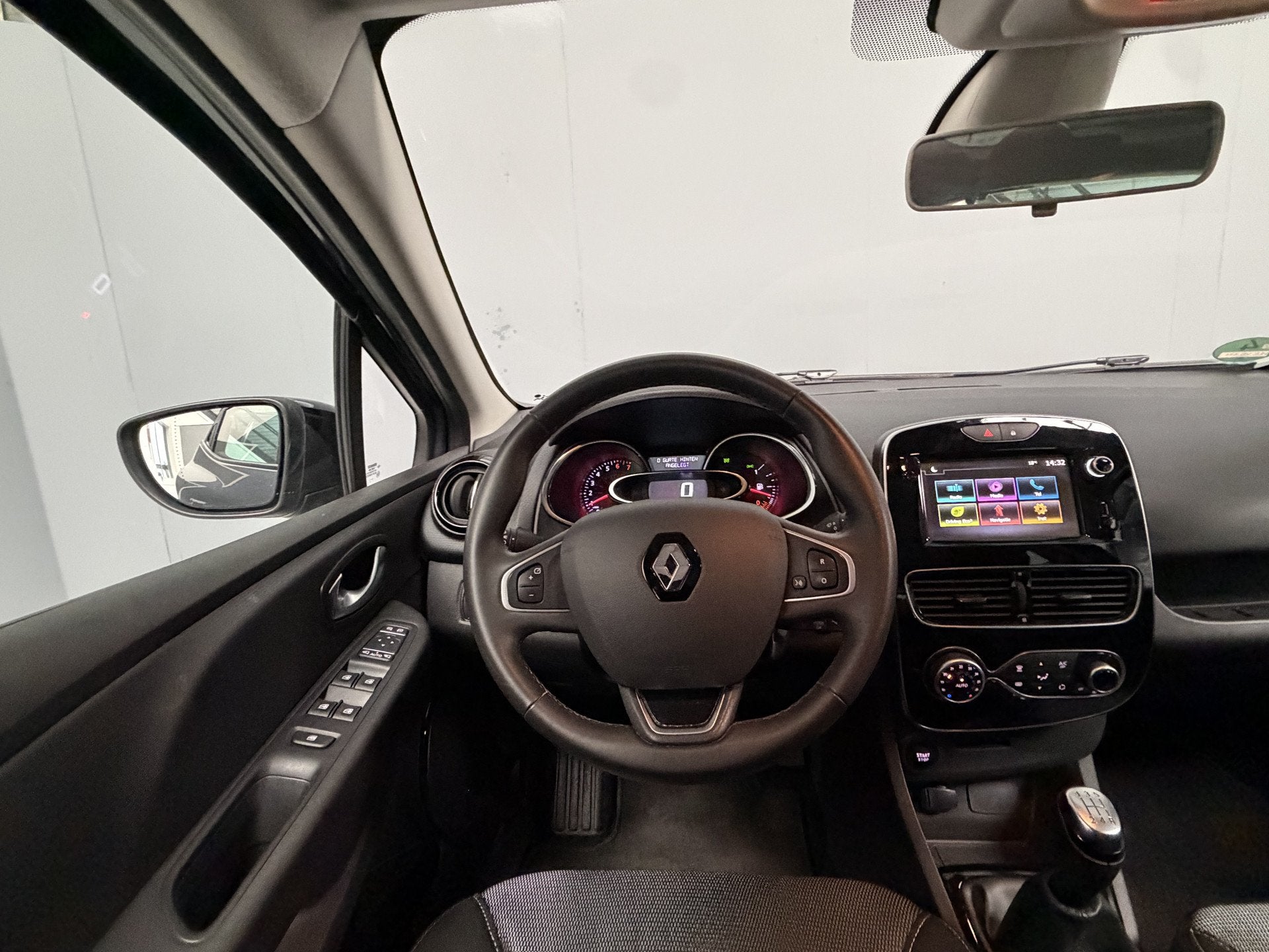 Renault Clio 0.9 TCe Limited Clima|Cruise|Trekhaak ., Voorwielaandrijving, 898 cc, Gebruikt, Automatische klimaatregeling