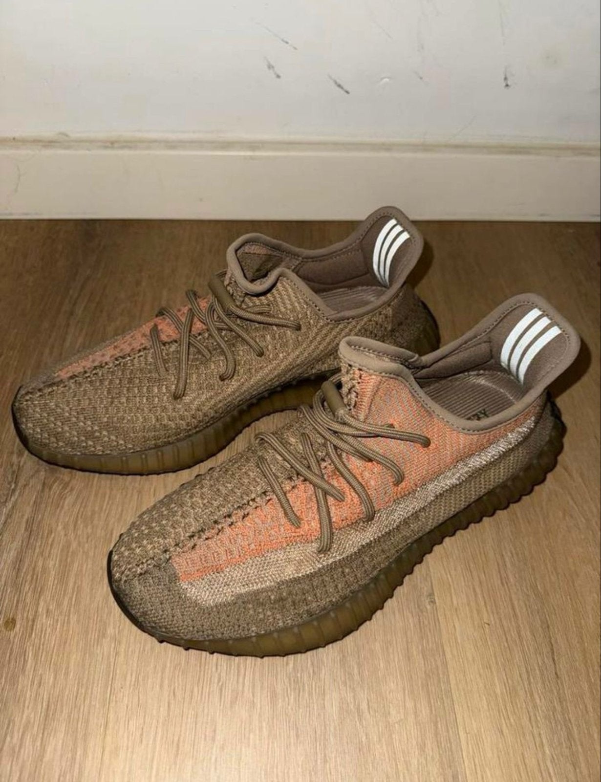 Adidas Yeezy Boost 350 V2 - Maat 42 2/3, Kleding | Heren, Schoenen, Ophalen of Verzenden, Zo goed als nieuw, Overige kleuren, Sneakers of Gympen