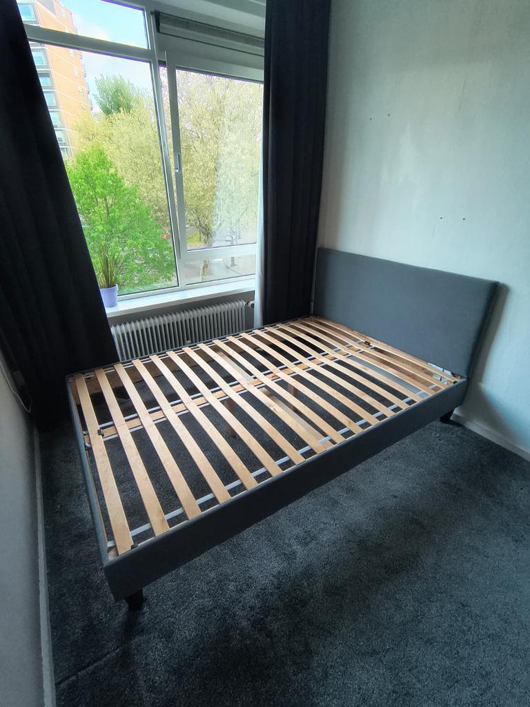 Tweepersoonsbed grijs zgan, Huis en Inrichting, Slaapkamer | Bedden, Ophalen, Tweepersoons, 140 cm, Zo goed als nieuw