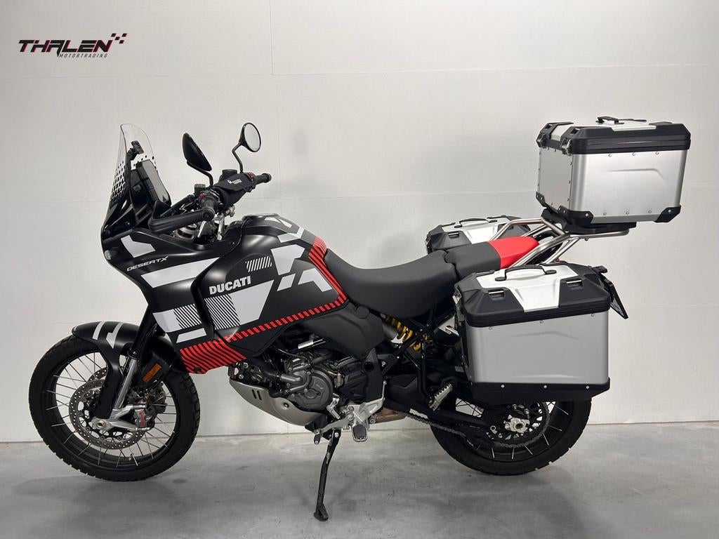 DUCATI DesertX met kofferset (bj 2023)  km400, DUCATI, 2 cilinders, Bedrijf, Onbekend