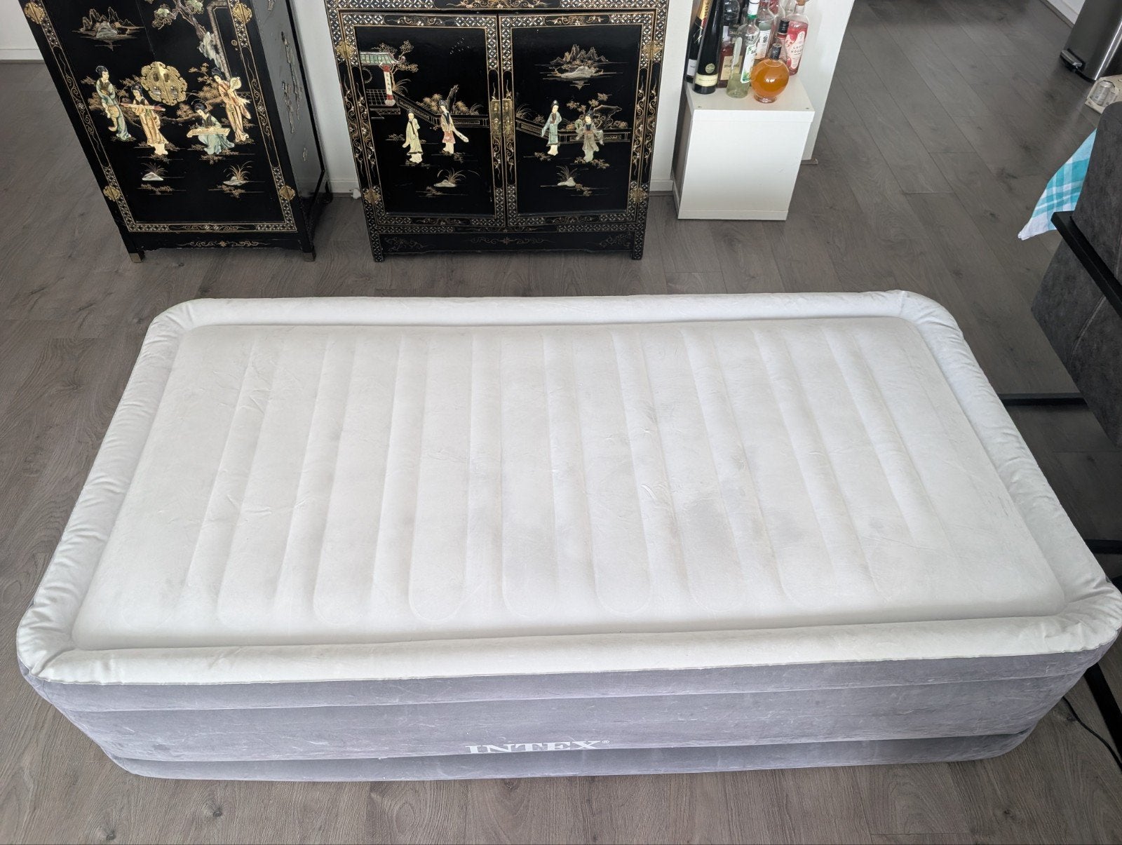 Intex Luchtbed 1-persoons met ingebouwde pomp 150x100x40, Ophalen, Zo goed als nieuw