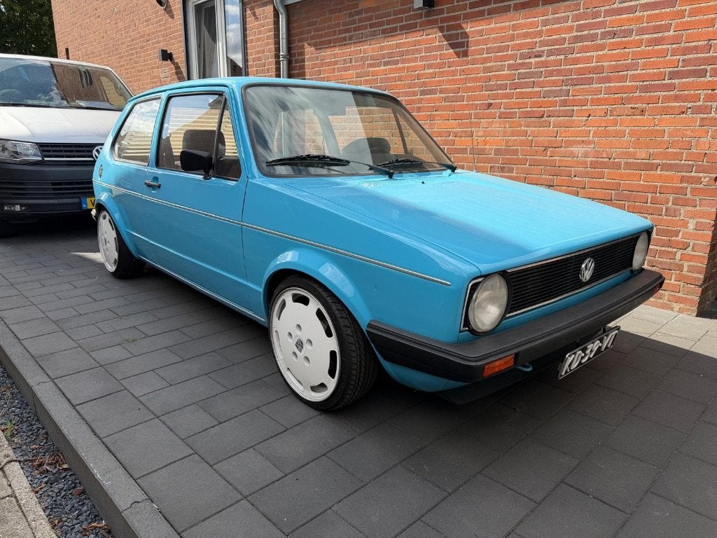 Volkswagen Golf 1.1 C 37KW 1983 Rood, 4 cilinders, Blauw, Leder en Stof, Handgeschakeld