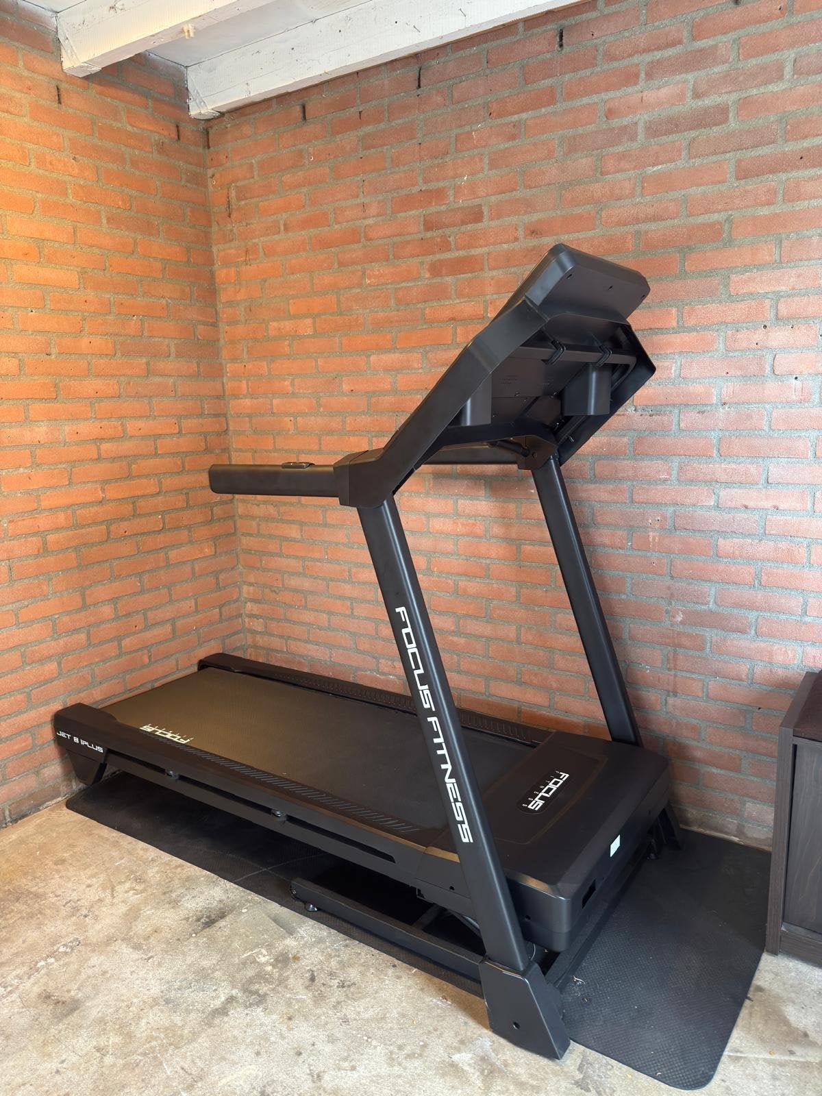 Focus Fitness Jet 8 iPlus Loopband met Mat.(8 month old), Ophalen, Zo goed als nieuw, Metaal, Loopband