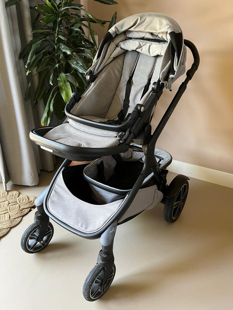 Nuna kinderwagen met reiswieg en Dooky voetenzak, Kinderen en Baby's, Kinderwagens en Combinaties, Zo goed als nieuw, Combiwagen