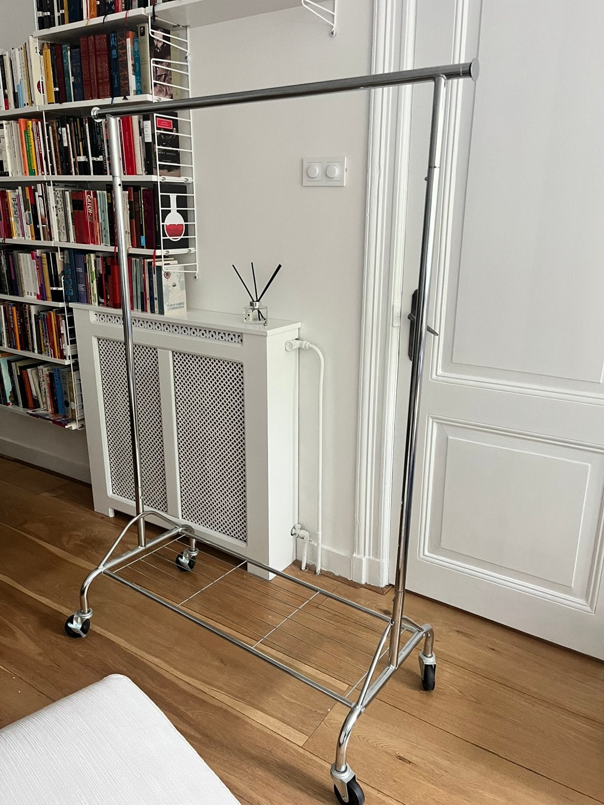 Clothes hanger, Ophalen, Zo goed als nieuw