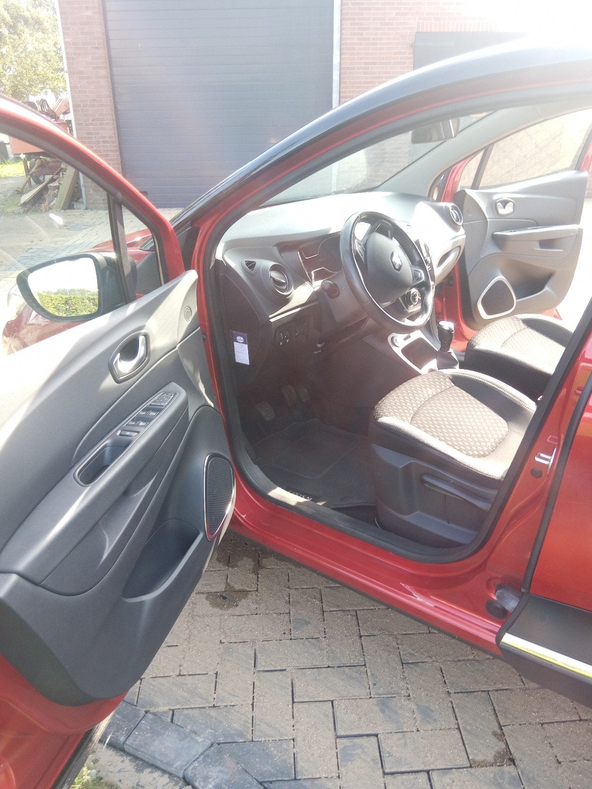 Foto 4 van Renault Captur 0.9 TCE 90 2018 Rood