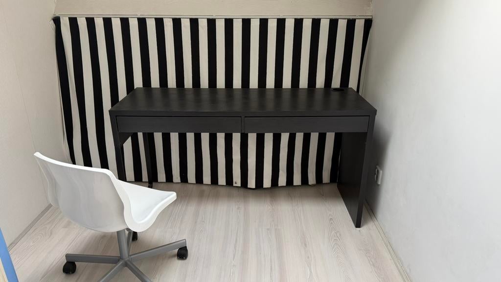 Bureau (+ stoel), Ophalen, Gebruikt, IKEA, Zwart