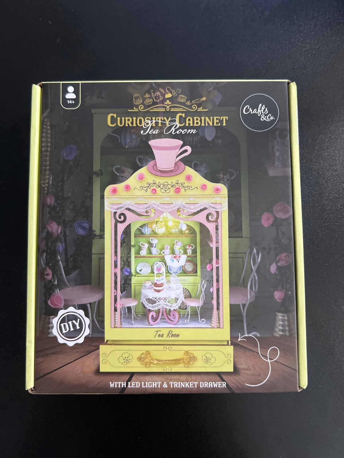 DIY Curiositeitenkabinet Tea Room met LED-licht, Hobby en Vrije tijd, Ophalen, Overige thema's, Nieuw, Meerkleurig