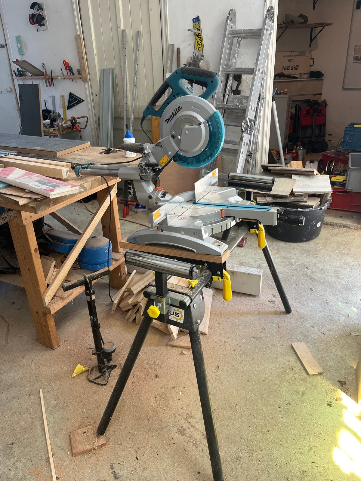 MAKITA LS1018L Afkortzaag incl. ONDERSTEL, Gebruikt, 70 mm of meer, Ophalen of Verzenden, Afkortzaag
