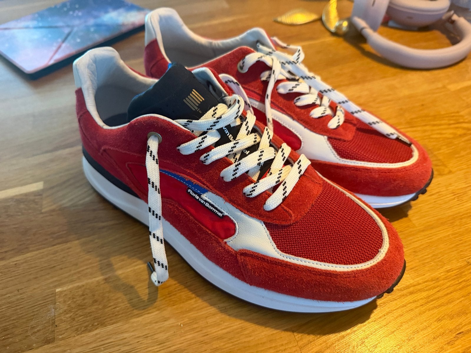 Floris van Bommel brandweer sneakers rood - Maat 43, Ophalen, Nieuw, Overige kleuren, Sneakers of Gympen