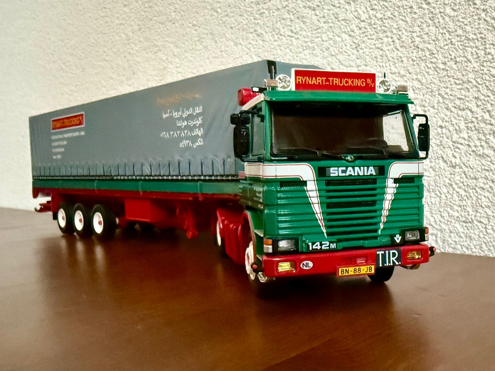 Tekno-Rynart Trucking,Scania 142M, V8-certificaat nr.208/230, Hobby en Vrije tijd, Modelauto's | 1:50, Ophalen of Verzenden, Zo goed als nieuw