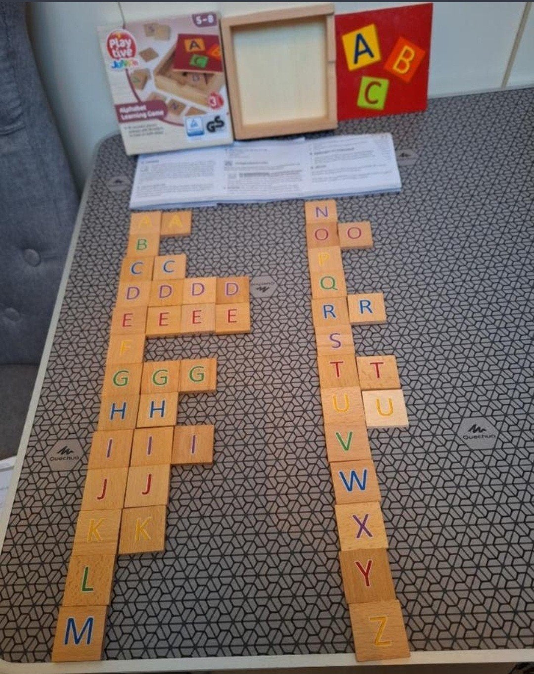 Houten alfabet 45 stuks met 2 letterkanten in opbergbox, Kinderen en Baby's, Ophalen of Verzenden, Zo goed als nieuw