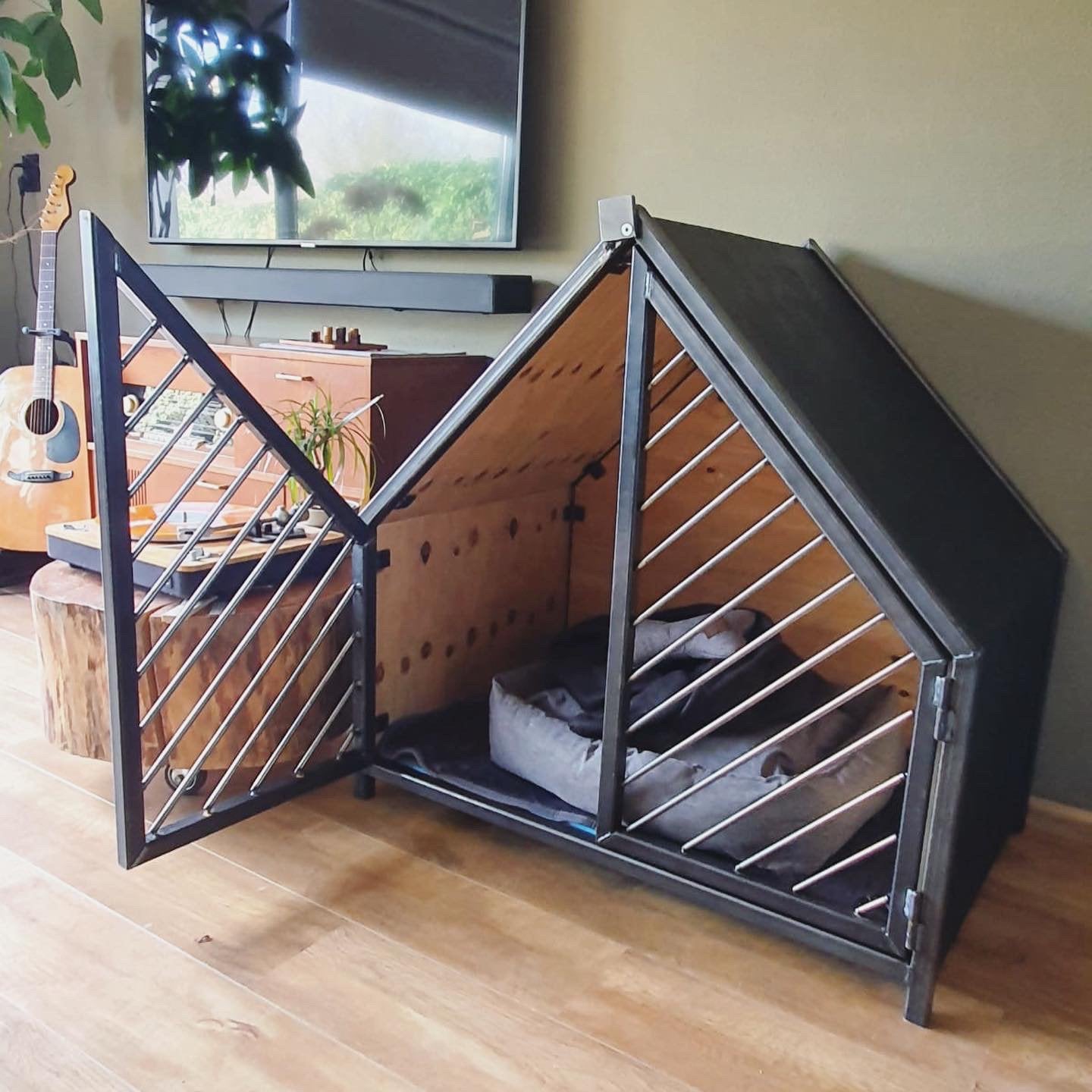 Unieke handgemaakte honden bench, Ophalen, Zo goed als nieuw, 75 tot 110 cm, Minder dan 65 cm