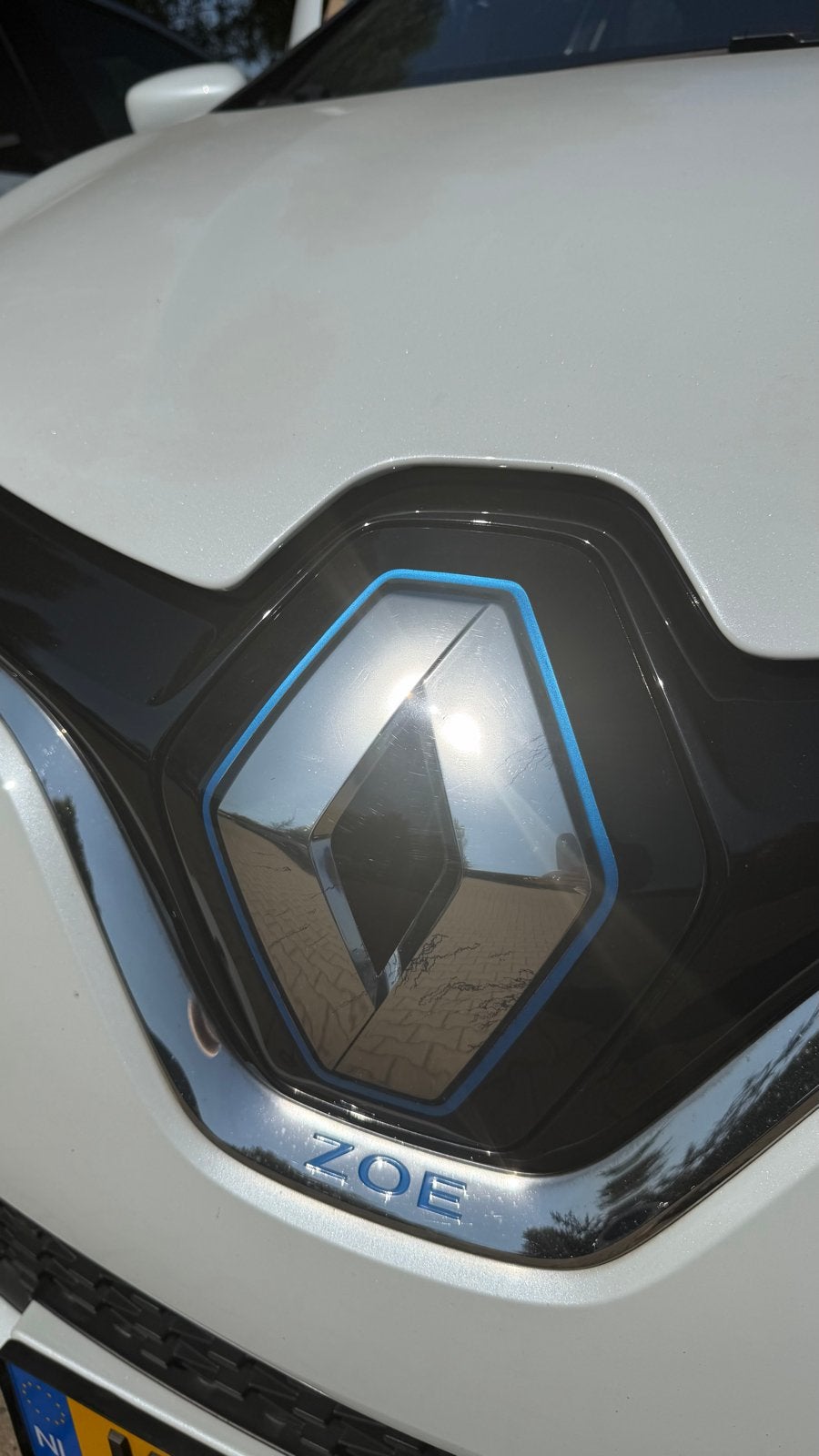 Gezocht: Logo embleem motorkap Renault Zoë 2020, Gebruikt, Achterklep, Renault, Ophalen of Verzenden