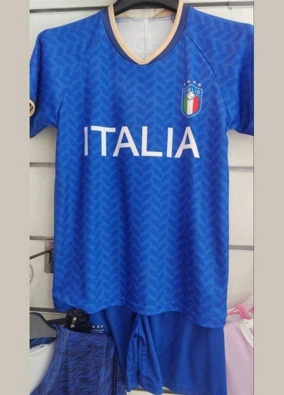 Italië Voetbaltenue - Shirt en Broekje, Maat XS of kleiner, Ophalen of Verzenden, Nieuw, Set