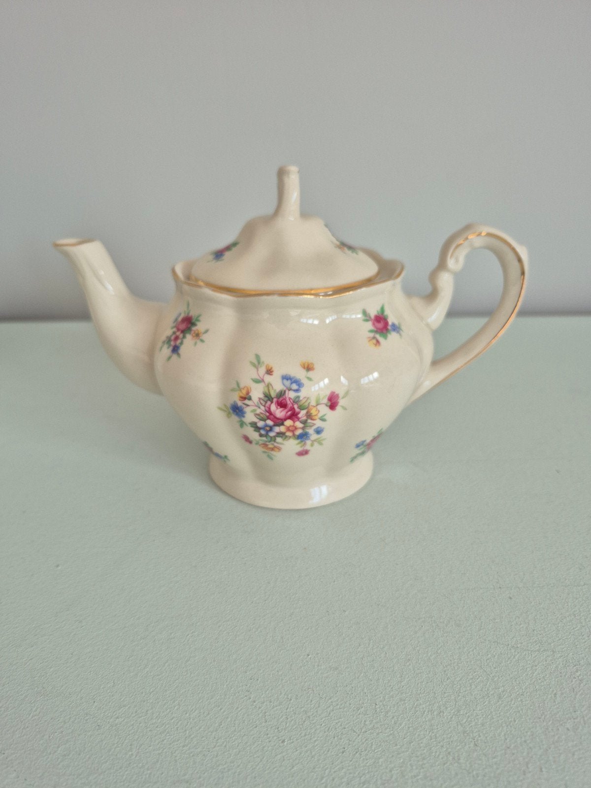 Vintage theepot met bloemmotief - Made in Poland, Ophalen of Verzenden