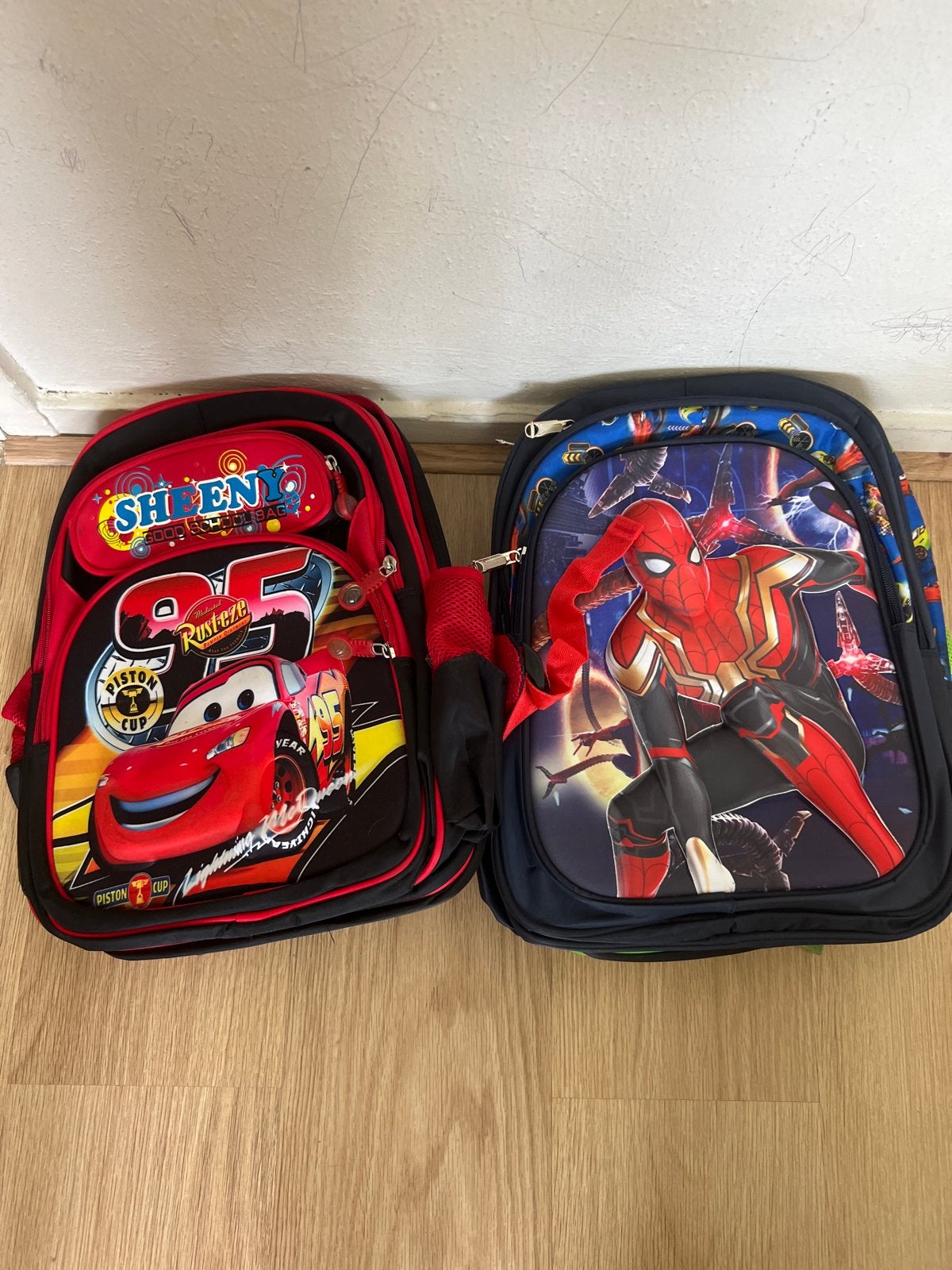 2 kinderrugzakken: Cars & Spiderman, Ophalen, Gebruikt, Disney of Dora, 25 tot 40 cm