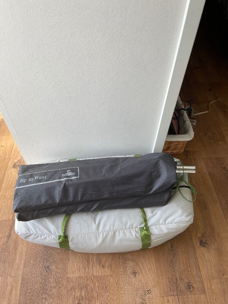 Nomad tent, Ophalen, Zo goed als nieuw, Tot en met 4