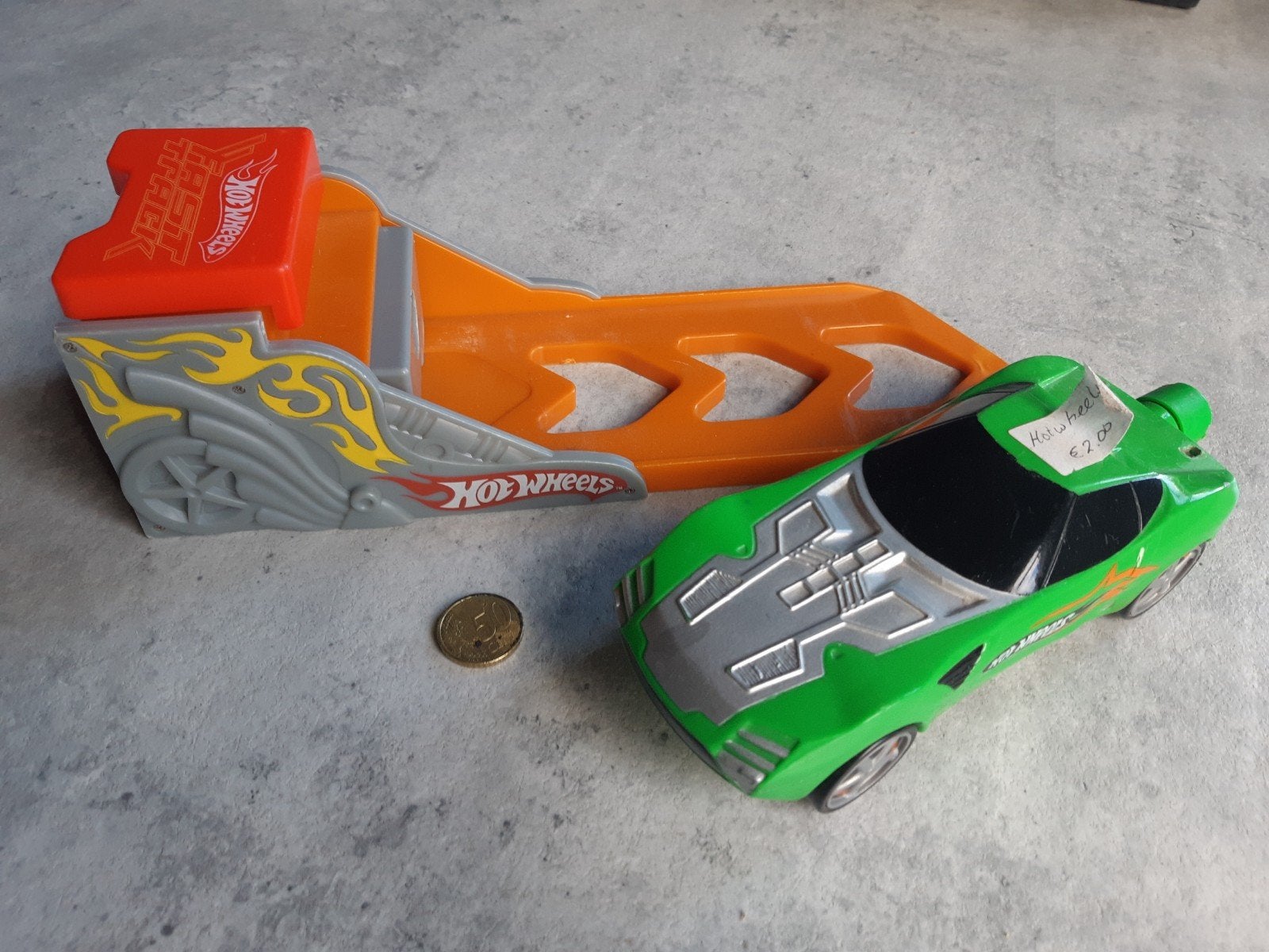 Hotweels auto/badschuimfles in houder om weg te schieten., Kinderen en Baby's, Ophalen of Verzenden, Zo goed als nieuw