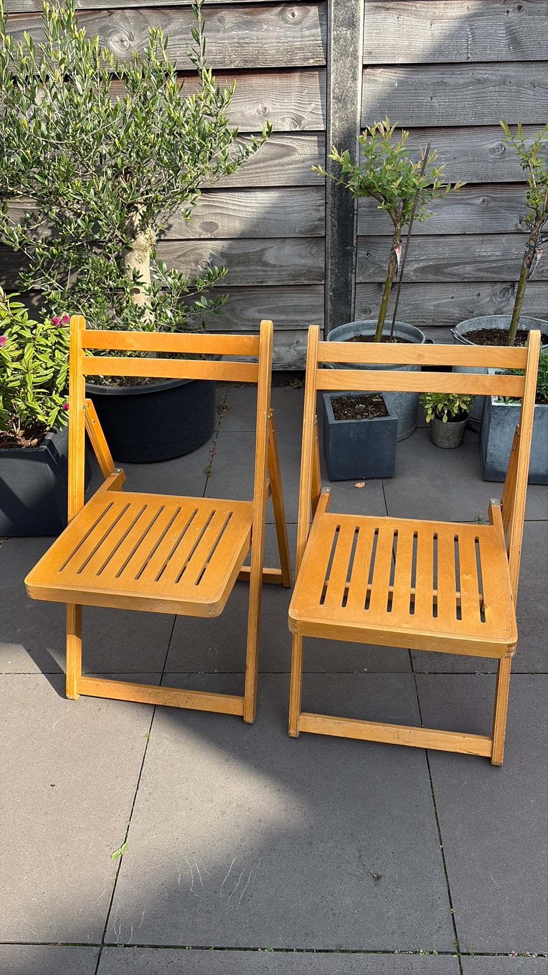Twee vintage hardhouten klapstoelen, jaren 80., Tuin en Terras, Ophalen, Gebruikt, Hout
