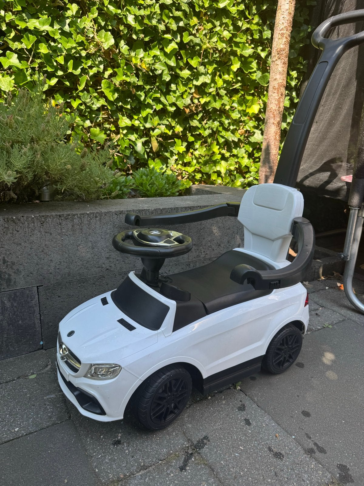 Mercedes-Benz loopauto met duwstang, Kinderen en Baby's, Speelgoed | Speelgoedvoertuigen, Ophalen, Gebruikt
