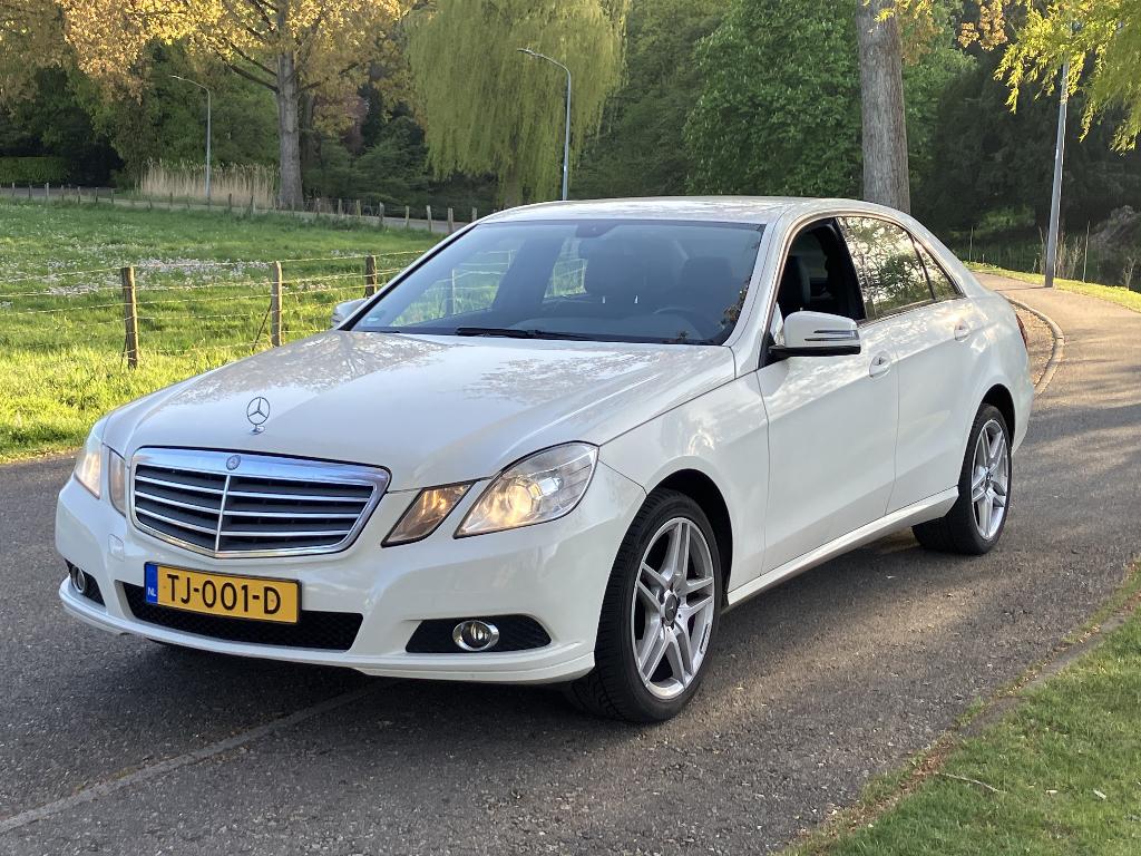 Mercedes-Benz E-Klasse E350 2009 Wit V6 272pk, Euro 5, Achterwielaandrijving, Zwart, 3500 cc