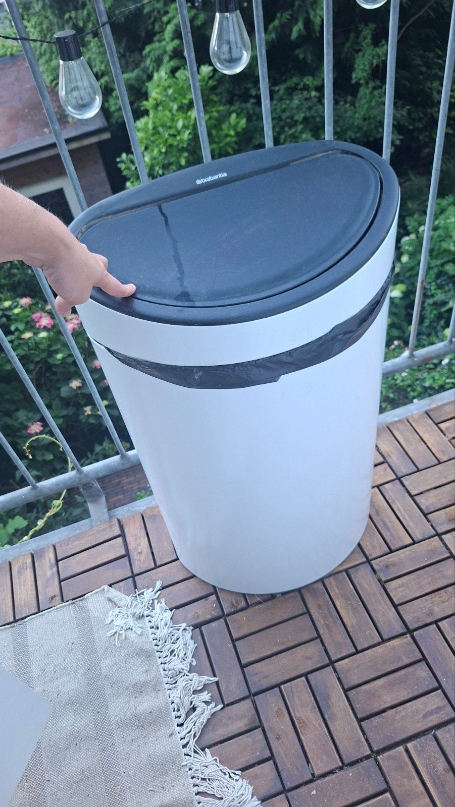 Brabantia Touch Bin Zwart/Wit (klik systeem defect), Ophalen, Gebruikt, 50 tot 75 cm, Metaal