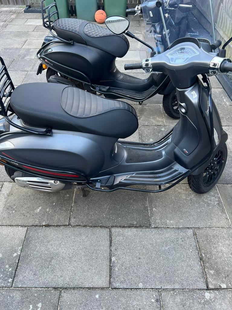 Vespa sprint, Fietsen en Brommers, Ophalen, Zo goed als nieuw, Benzine