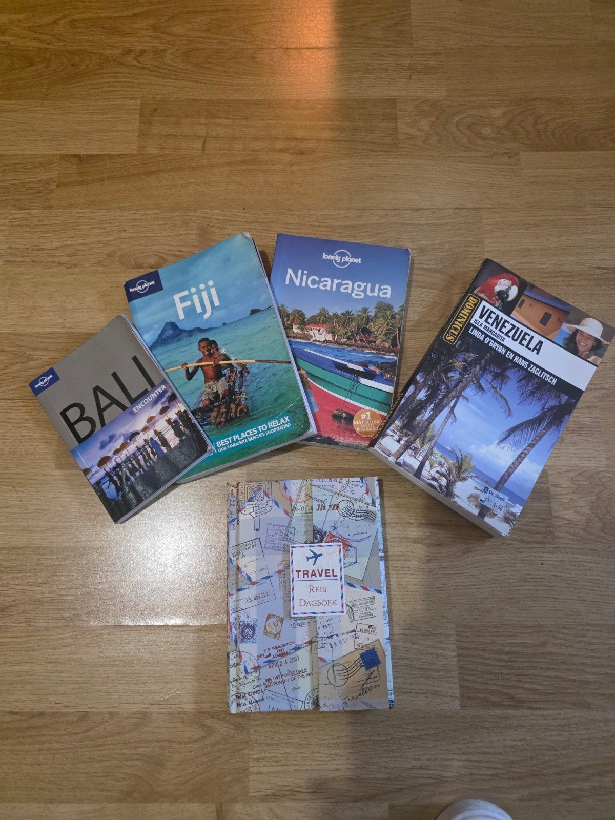 Reisgidsen lonely planets en reisdagboek: Bali, Fiji, Nicara, Ophalen of Verzenden, Gelezen, Reisgids of -boek, Lonely Planet