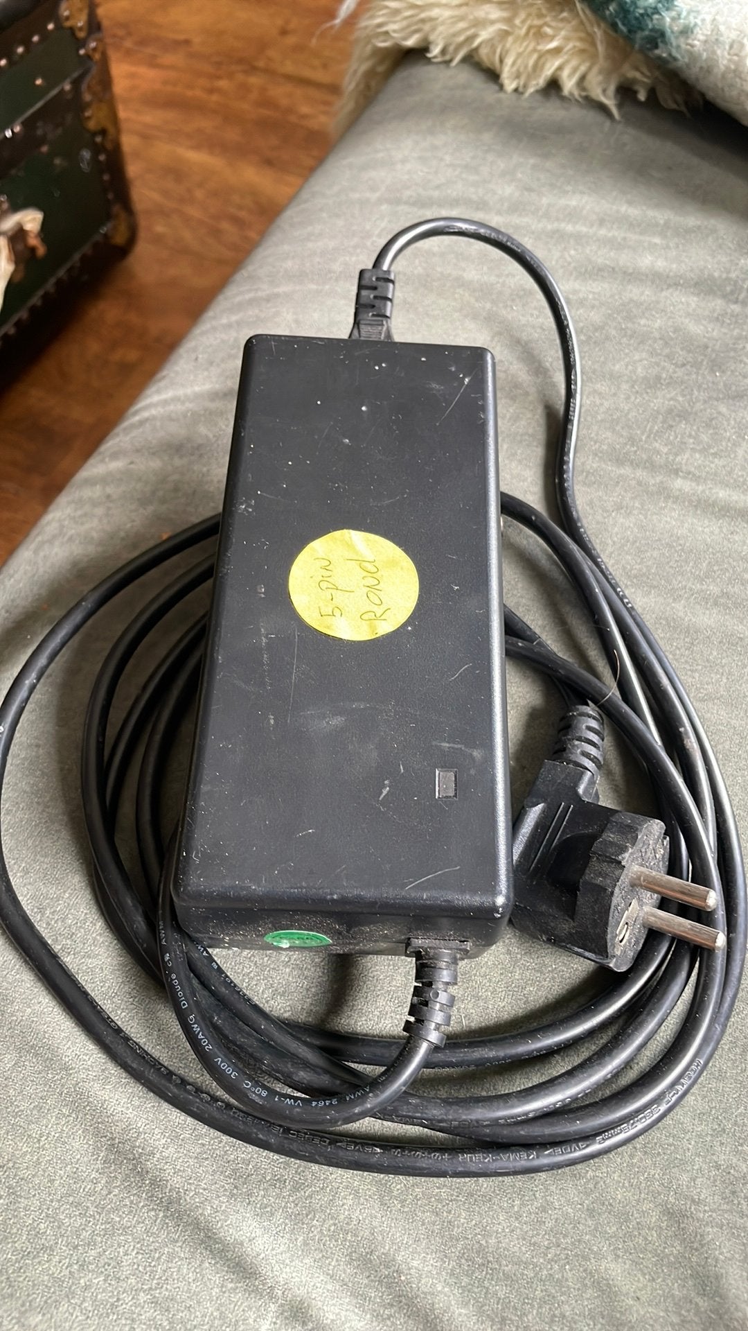 Stella oplader,5 pins,rond, Ophalen, Gebruikt