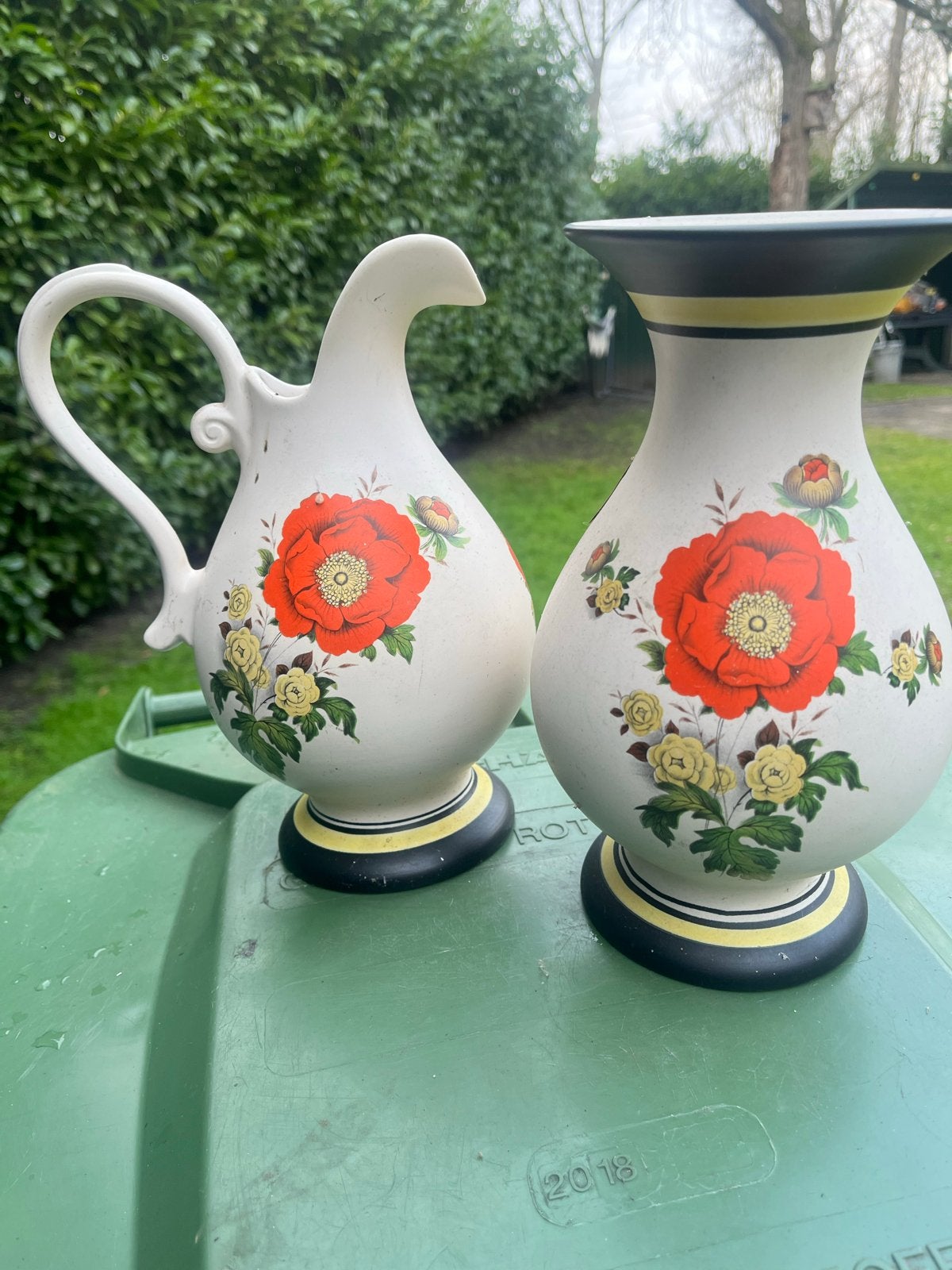 Modica Gouda Plateel Set: Vaas en Kan met Bloemdecor, Ophalen