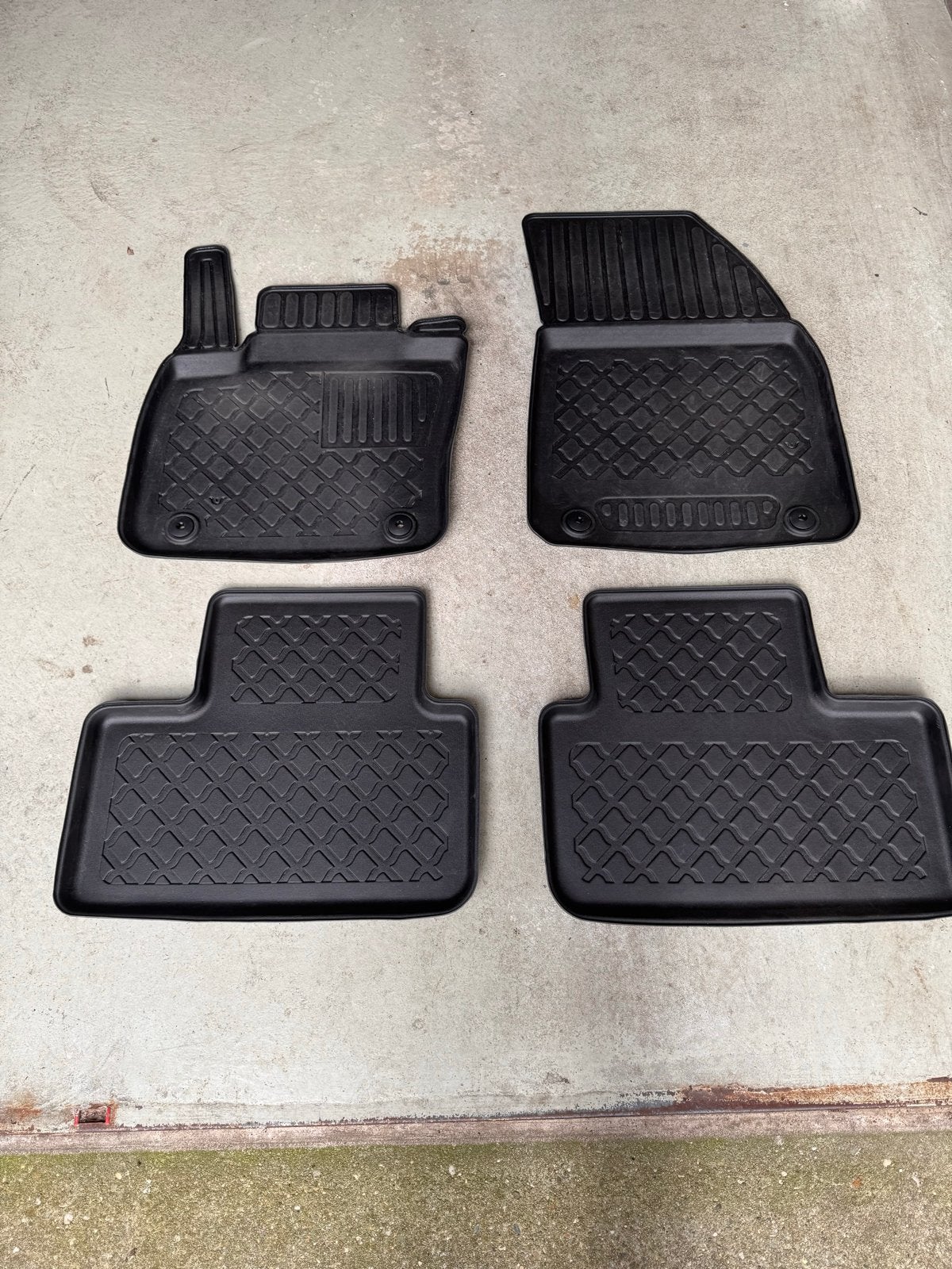 Rubberen Mattenset voor Volvo XC40 (2018-heden), Ophalen, Gebruikt