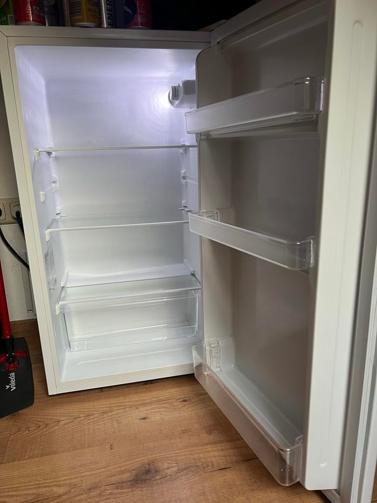 VERIPART Koelkast VPMTKK48W - Compact en Energiezuinig, Ophalen, Zonder vriesvak, Minder dan 85 cm, Energieklasse A of zuiniger