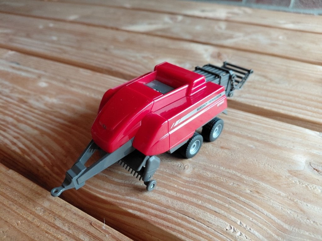 model Balenmaker van MF, Ophalen of Verzenden, Zo goed als nieuw, Tractor of Landbouw