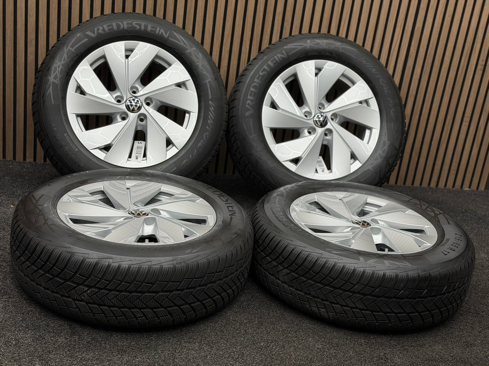 DEMO! Originele 17 inch VW Tiguan Bari 5x112 ET40 Vredestein, Auto-onderdelen, Ophalen, 215 mm, ., Banden en Velgen